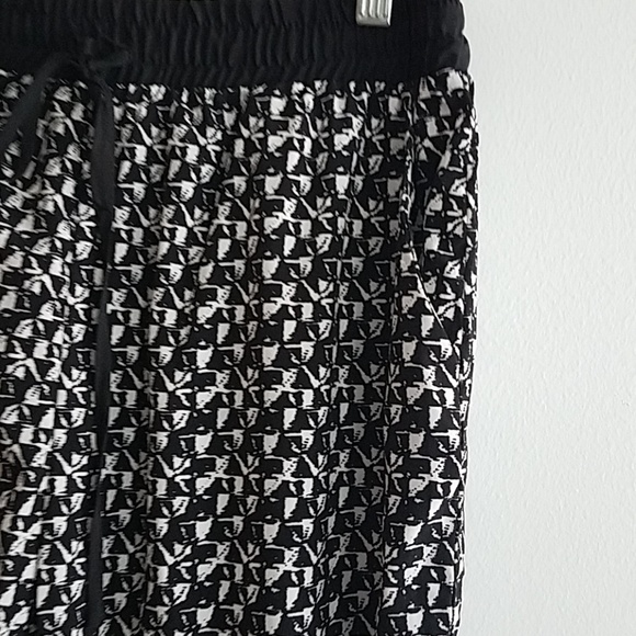 NWOT F21 pants, medium. - Picture 3 of 7